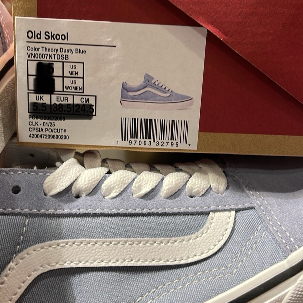 Vans WMNS Old Skool
Color Theory Dusty Blue
VN0007NTDSB Light Blue Sneakers - Picture 9 of 16